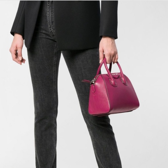 Givenchy
Antigona Leather Satchel - Picture 11 of 16